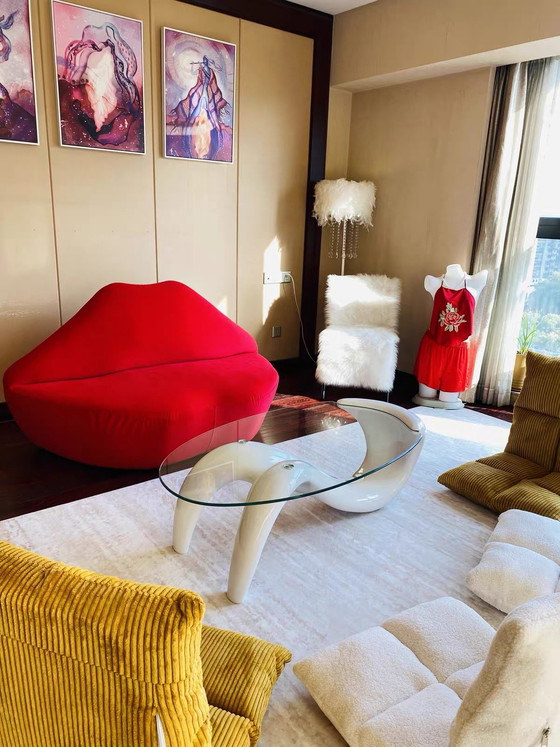 Image 1 of Canapé "Bocca" en velours rouge, Studio 65