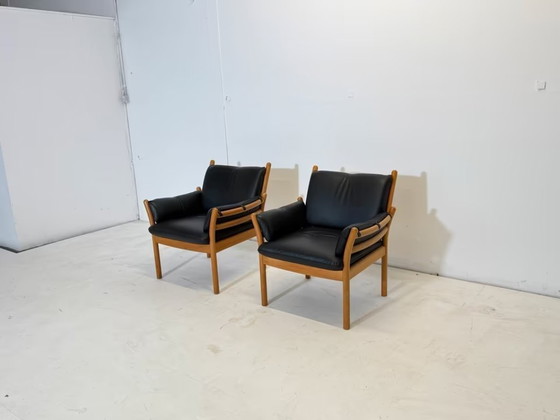 Image 1 of 4 fauteuils Illum Wikkelso, 1 ensemble table et chaises Silkeborg (cfc)