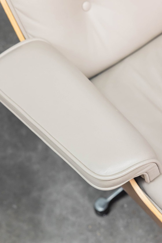 Image 1 of Sillón Eames + otomana