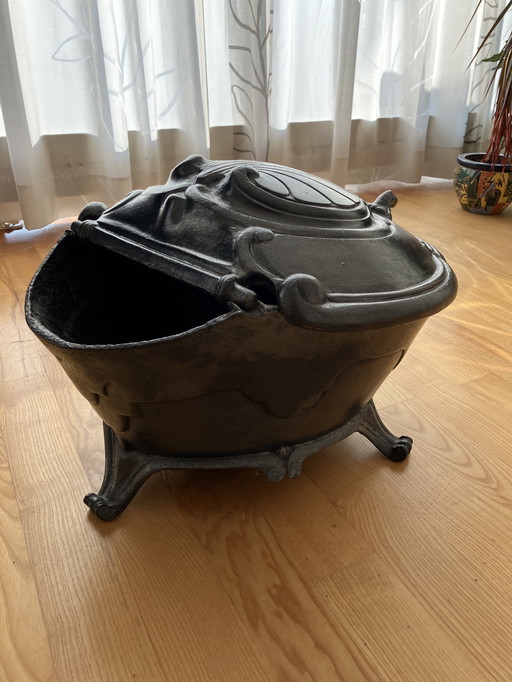 Vintage Kolen/Haardhout opslag gietijzer zwart