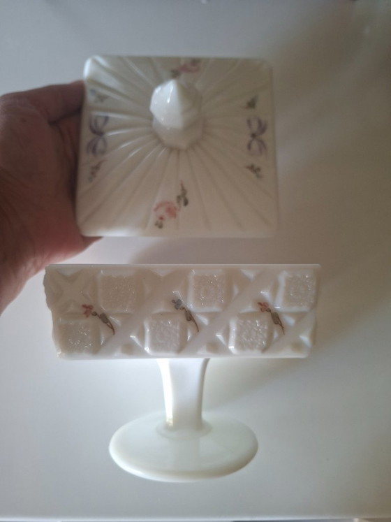 Image 1 of Vintage Amerikaanse huwelijksbedankdoos van opaalglas, handbeschilderd - ca. 1950 - Decoratie