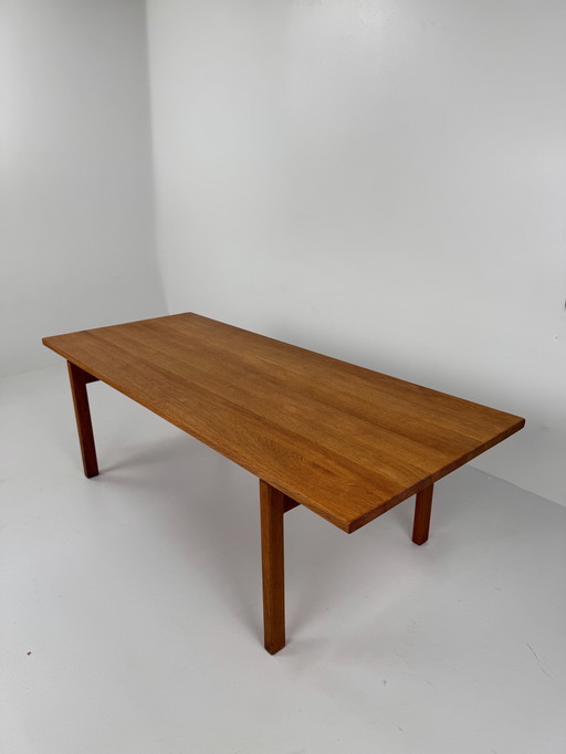 Massief eikenhouten salontafel van Andreas Tuck – Ontwerp van Hans J. Wegner