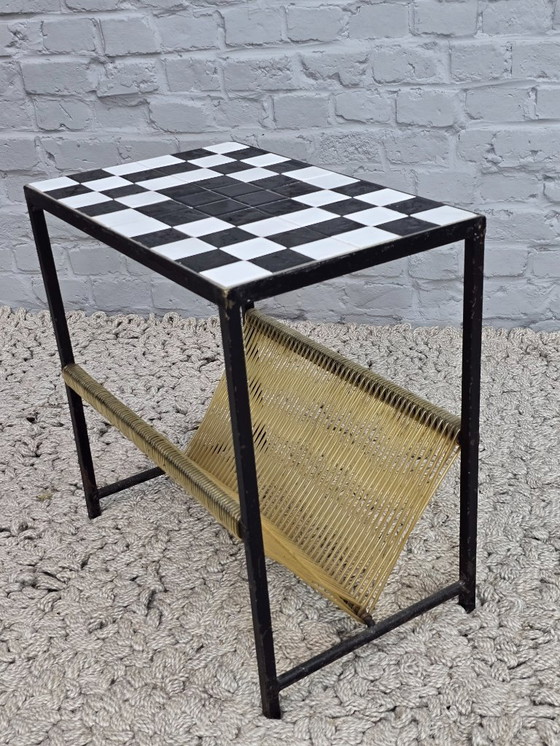 Image 1 of Tavolino portariviste vintage con piano in piastrelle di ceramica e portaoggetti in corda intrecciata, anni '60.