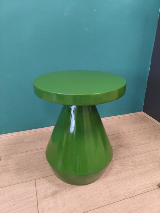 Image 1 of Mesa auxiliar estilo Japandi verde - Óxido de magnesio