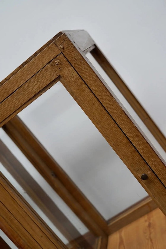 Image 1 of Pareja de vitrinas holandesas de madera de pino con imitación de roble, principios del siglo XX