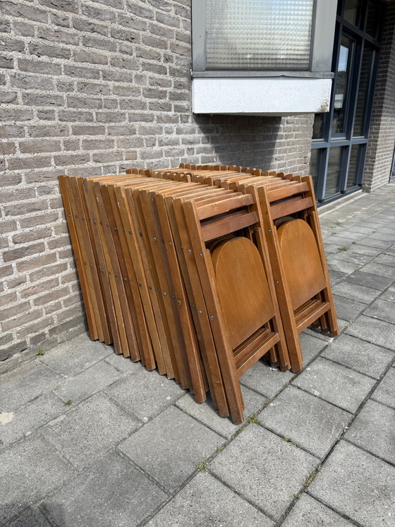 Image 1 of Partij van 37x vintage hardhouten klapstoel ‘70