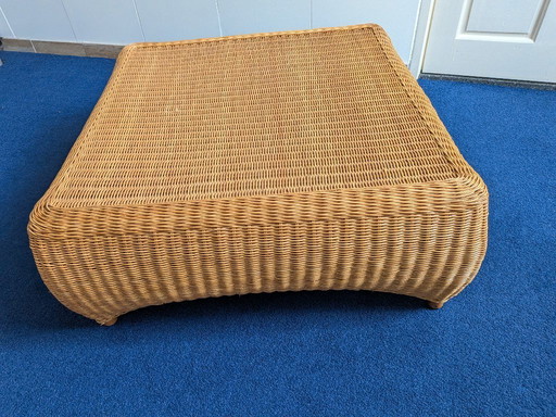 Table basse en rotin 80x80 cm.