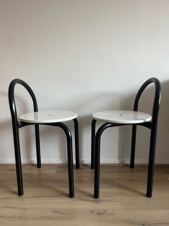 Set di 2 sgabelli di design | Stile Memphis Milano / Gae Aulenti – Metallo, Legno (photo 2 of 12)