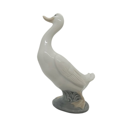 Figura “Ganso” Porcelana Esmaltada, Nao by Lladró, S. XX – España