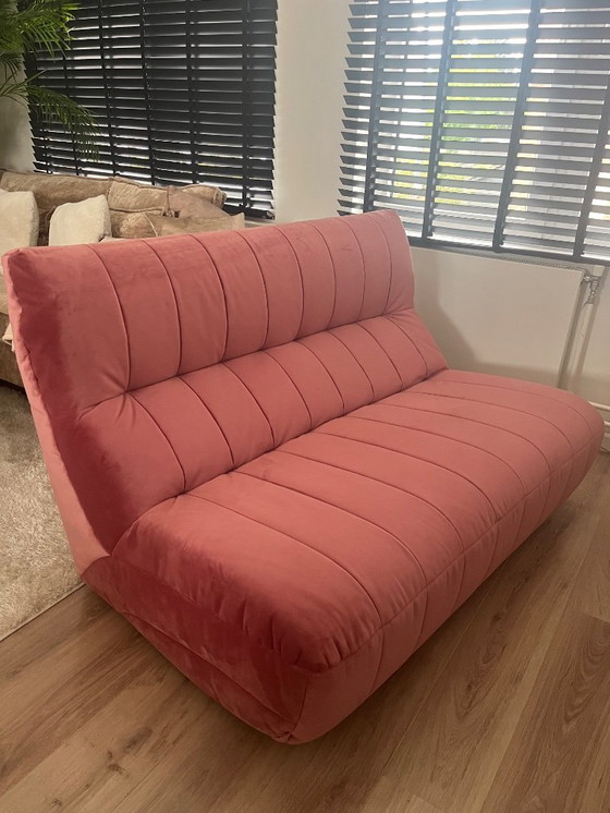 Image 1 of Divano in velluto rosa da Homestock