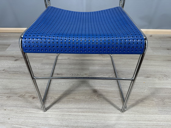 Image 1 of Silla de diseño azul con estructura cromada
