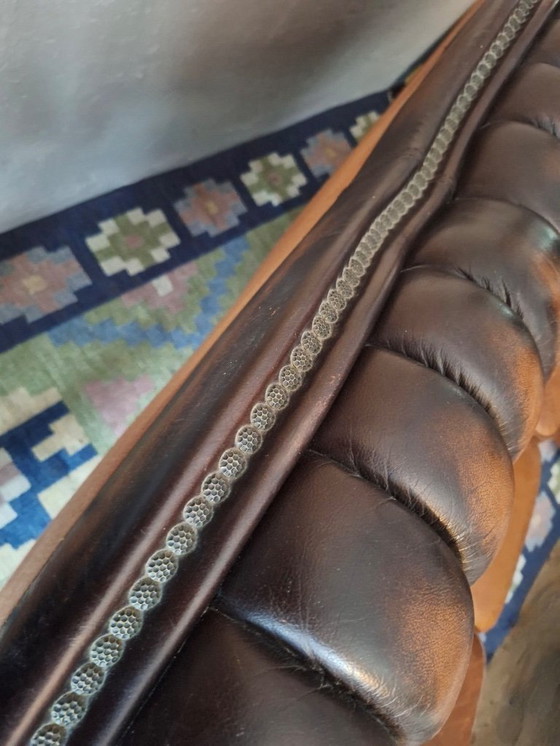 Image 1 of Sofá Chesterfield de 3 plazas de piel color castaño