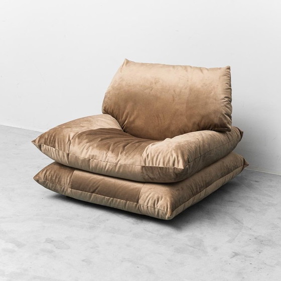 Image 1 of  COPPIA DI POLTRONE LOUNGE VINTAGE IN VELLUTO BEIGE ANNI ’70 MODERNARIATO