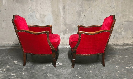 Image 1 of Par de sillones bergère estilo Luis XV en terciopelo rojo.
