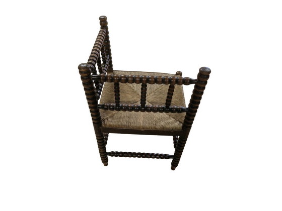 Image 1 of Silla esquinera antigua torneada con asiento de junco – Estilo campestre inglés/francés