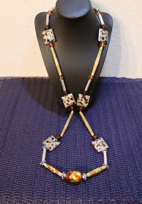 Image 1 of Handgemaakte statementketting met grote blokken in luipaardprint – gegarandeerd een blikvanger.