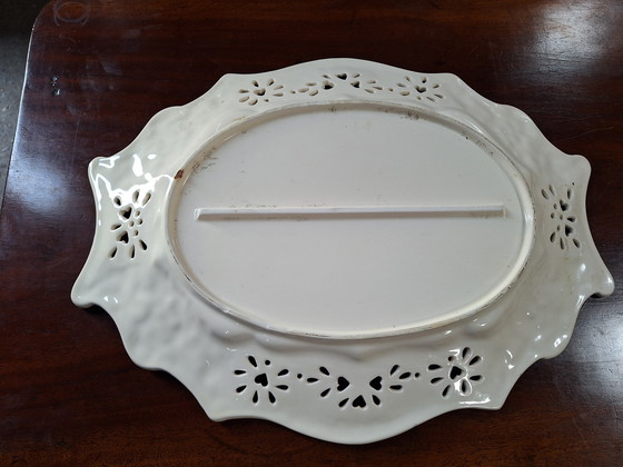 Image 1 of Plat de service en faïence couleur crème