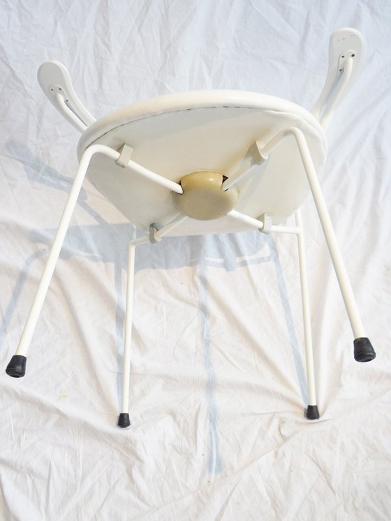 Image 1 of Stoel Mod. 3207 Arne Jacobsen wit leer