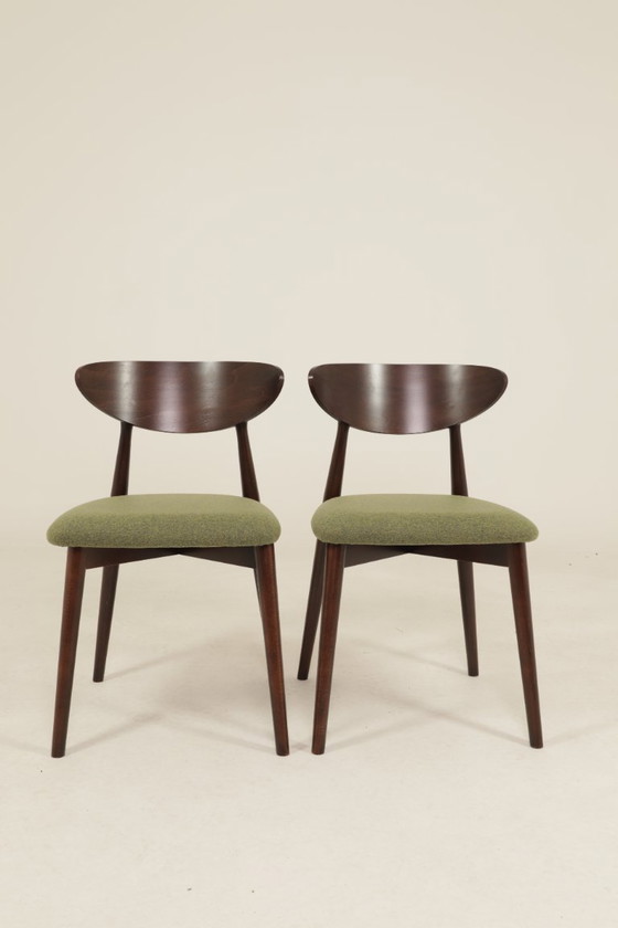 Image 1 of Set moderno di 6 sedie da pranzo, in tessuto verde avocado e legno di faggio noce scuro.