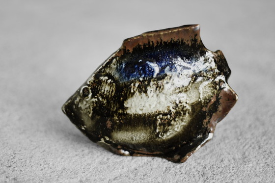 Image 1 of Figurine de poisson vintage scandinave moderne du milieu du siècle en grès brun et cobalt par Carl-Harry Stålhane pour Rörstrand