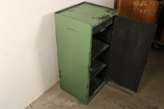 Image 1 of Grande armoire métallique industrielle vintage • Atelier/Rangement
