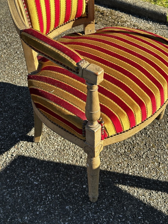 Image 1 of Louis XVI cabrioletfauteuil - Gepatineerd hout en gestreept fluweel