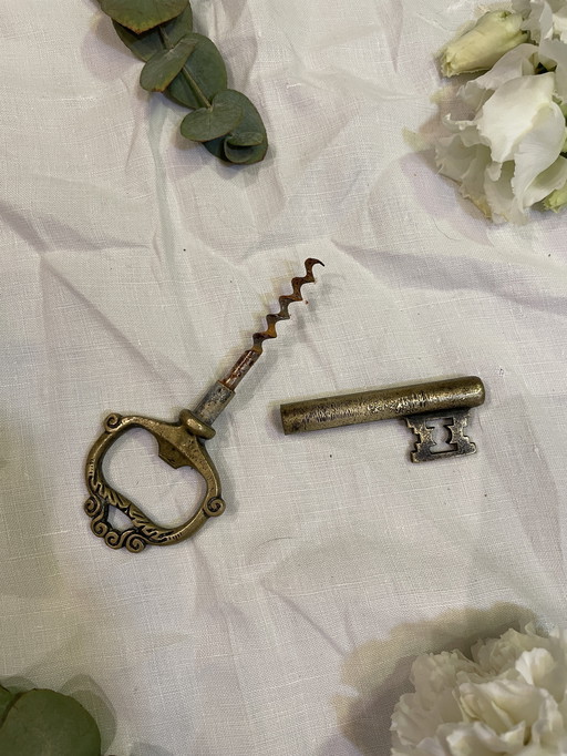 Cavatappi antico a forma di chiave