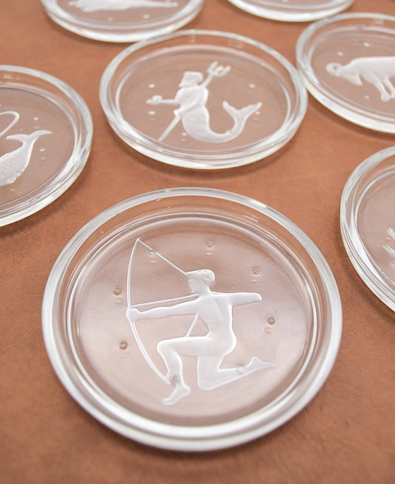Image 1 of Sous-verres en cristal du Zodiaque Val Saint Lambert - Signé, lot de 9 - Design belge