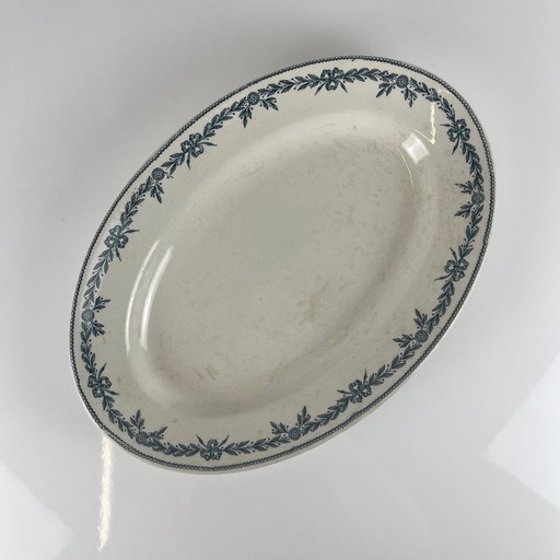 Grote ovale ijzerstenen schotel, "Laurels"-patroon, door Moulins des Loups - Hamage, 1900