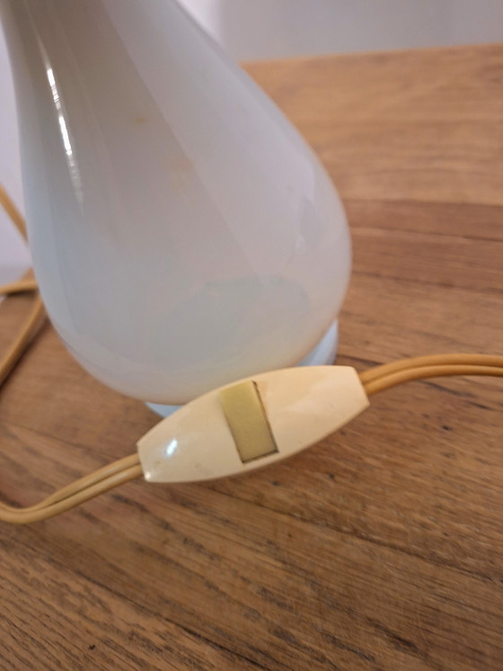 Image 1 of Lampe de table en verre blanc soufflé à la bouche, années 1940
