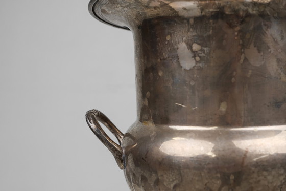 Image 1 of Seau à champagne ancien en cuivre argenté de forme Médicis, années 1890