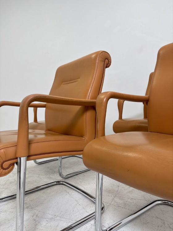 Image 1 of Poltrona Frau Forum