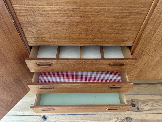 Image 1 of Armoire danoise au design vintage