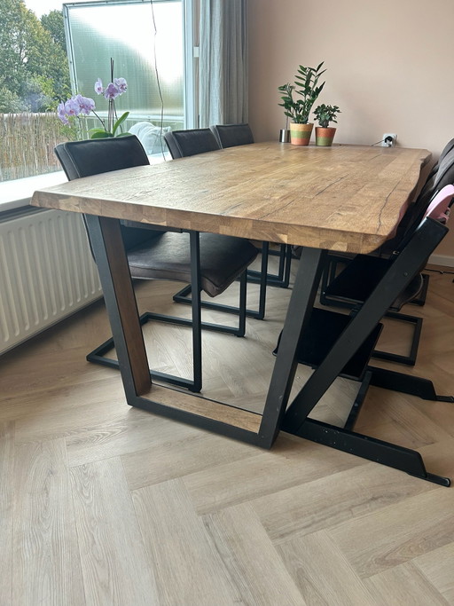 Beautiful wooden 6-person dining table