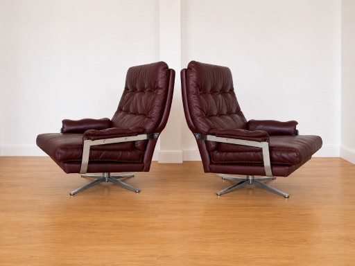 Vintage Retro Arne Norell Lounge Chairs & Stools in Burgandy Leather – fauteuils (photo 2 of 13)