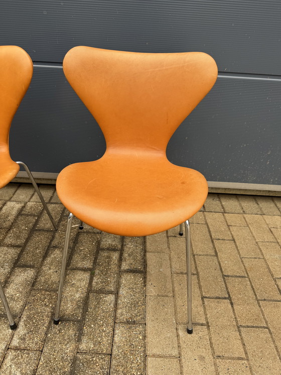 Image 1 of 6x Fritz Hansen series 7 Vlinderstoelen Cognac Camel leder