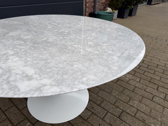 Image 1 of Original round Knoll Tulip dining table 137cm in Carrara marble, Eero Saarinen