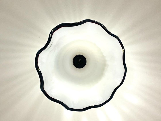 Image 1 of Portugees opaline glas klokvormige bloem hanglamp 1960-70er jaren