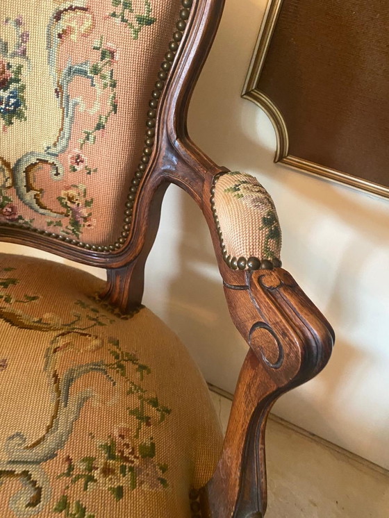 Image 1 of Handbestickte Sessel