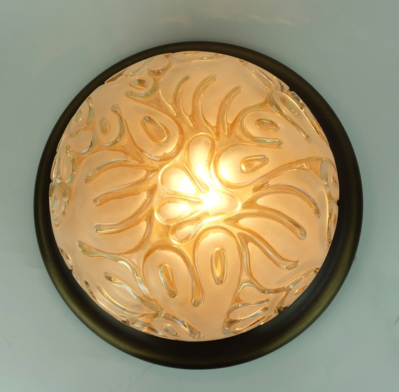Image 1 of Bellissimo lampadario a soffitto di metà secolo, in vetro acidato, con decorazioni floreali in metallo, anni &#39;70