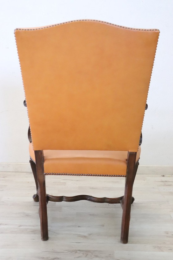 Image 1 of Fauteuil ancien en noyer, Italie fin du 19ème siècle