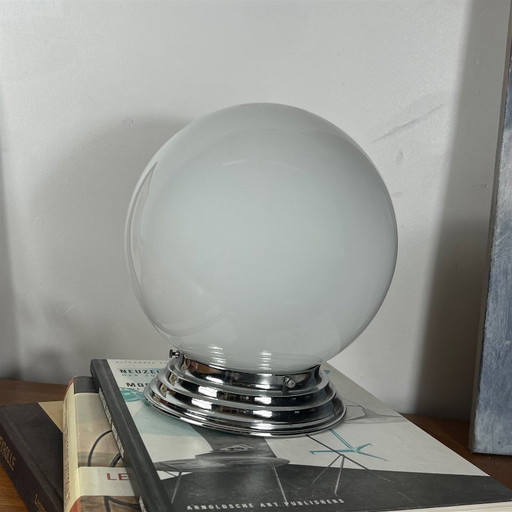 Plafonnier ou applique globe en verre opaline blanc 20 cm rosace de fixation en inox