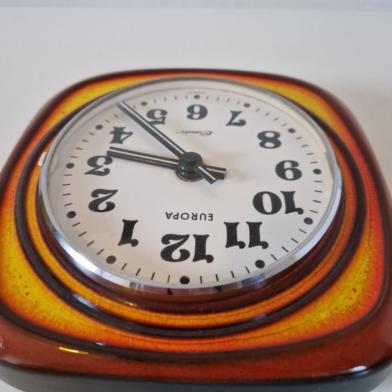 Image 1 of Jaren 70 vintage klok keramieke keukenklok oranje gele klok