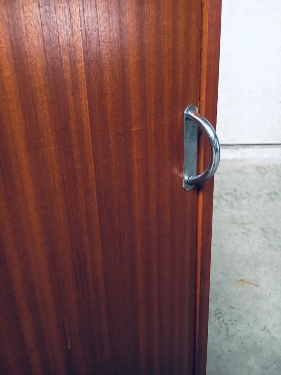 Image 1 of Archivador con puertas correderas de diseño moderno de mediados de siglo, Bélgica, años 60