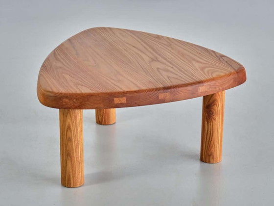 Image 1 of Pierre Chapo T23 – driepotige bijzettafel van massief iepenhout – 2023