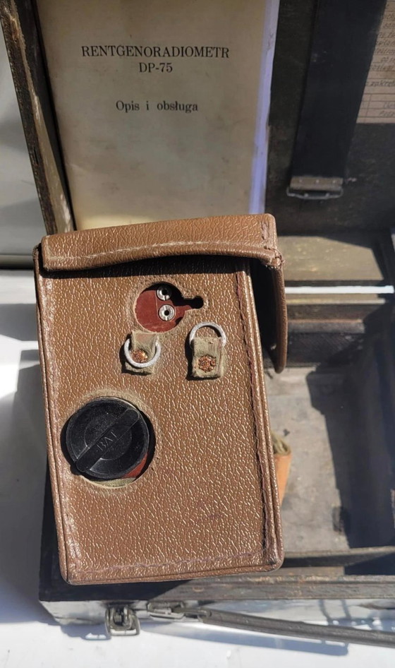 Image 1 of Compteur Geiger DP-75 vintage, détecteur de radiations militaire polonais d'origine de la Guerre froide