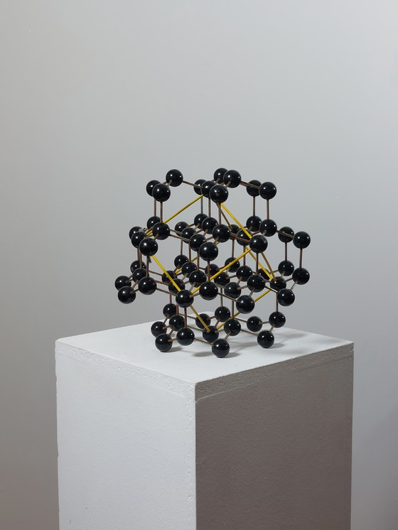 Image 1 of Ancien modèle structural, outil pédagogique de chimie, atomes, République tchèque, diamant