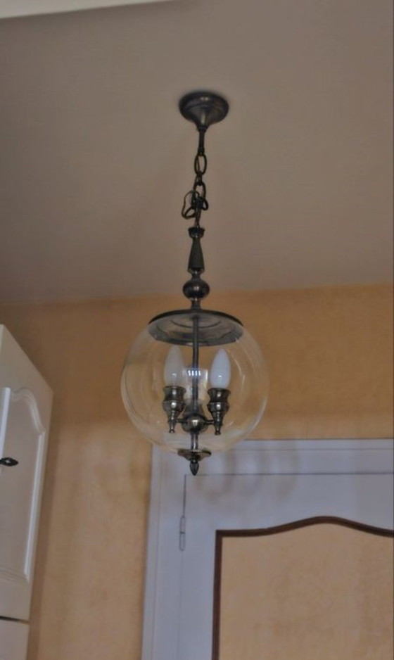 Vintage hanglamp in lantaarnstijl – Dikke glazen bol – 3 lampen – Gepatineerd metaal – old school (photo 5 of 5)