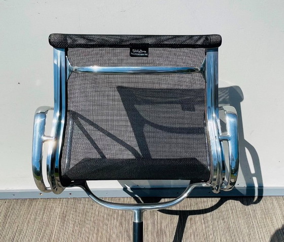 Image 1 of Paar van Vitra Eames Vintage Alu Group armstoelen