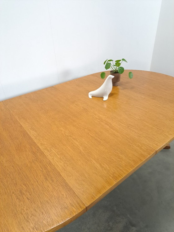 Image 1 of Tavolo da pranzo rotondo ovale allungabile in rovere